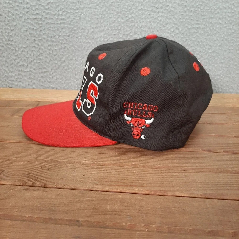Vintage Chicago Bulls Hat Adult Red Black Snapback Cap NBA Basketball‎ 1990s Y2K